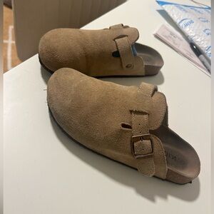 Women’s clogs size 8